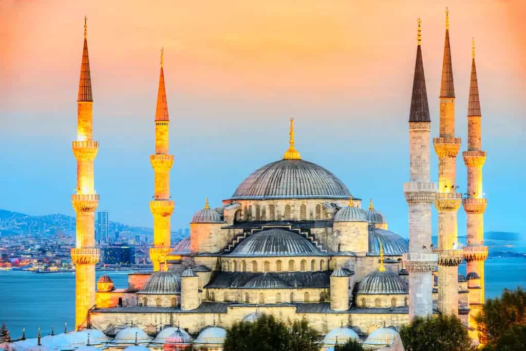 Blue Mosque (Sultan Ahmed Mosque) with its iconic six minarets and blue Iznik tiles illuminated at night in Istanbul, Turkey